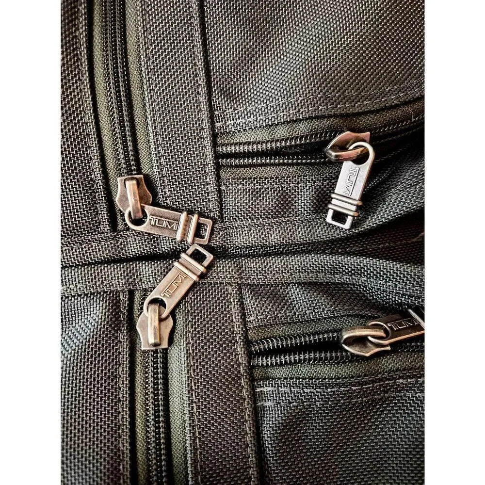 Tumi garmet bag
